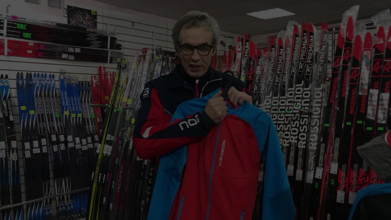 Фон: тренировка в спортзале